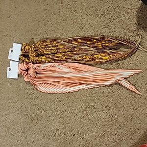 Time and tru scrunchie hair tie